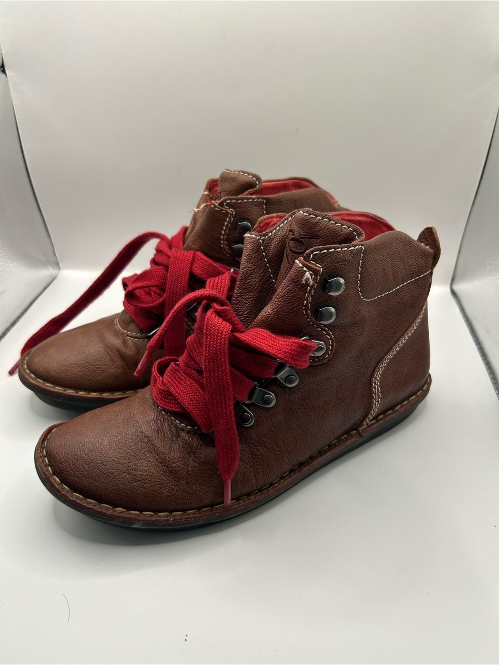 OTBT Sausalito Women's Brown Leather Ankle Boots Sz 6.5M Red Laces Gorpcore Boho - Picture 2 of 6